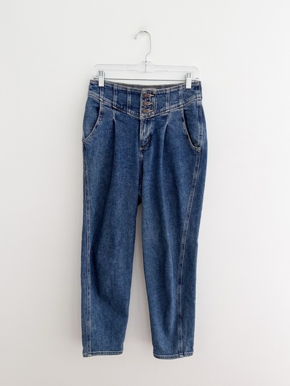 Hollister Ultra High Rise 80s Mom Jeans Triple Button Closure Pleated Waist - 26